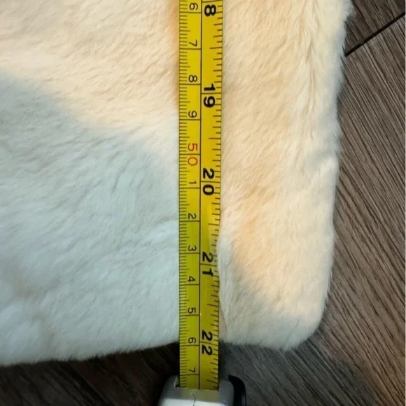Louis Vuitton 100% Weasel Fur Cropped Jacket – Ivory – FR 38 (US 6) - Picture 13 of 16
